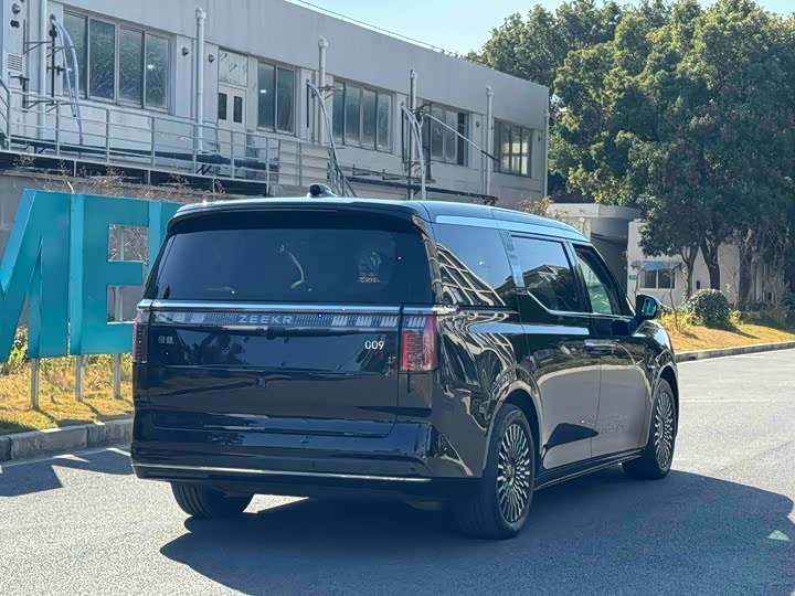 Фото 6 - Zeekr 009