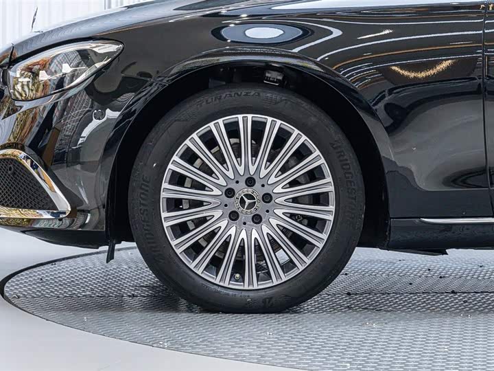 Фото 11 - Mercedes-Benz E-Class