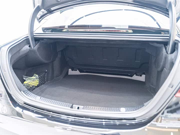 Фото 12 - Mercedes-Benz E-Class