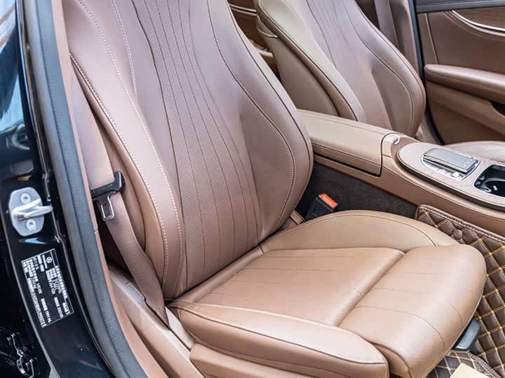 Фото 14 - Mercedes-Benz E-Class