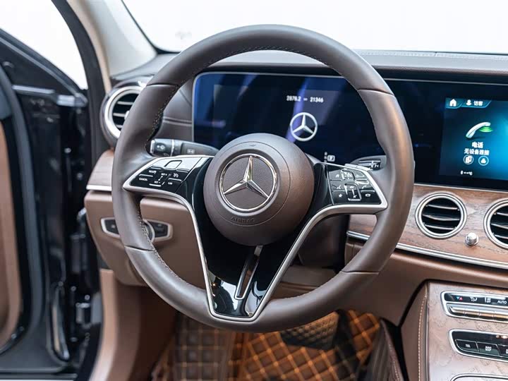 Фото 25 - Mercedes-Benz E-Class