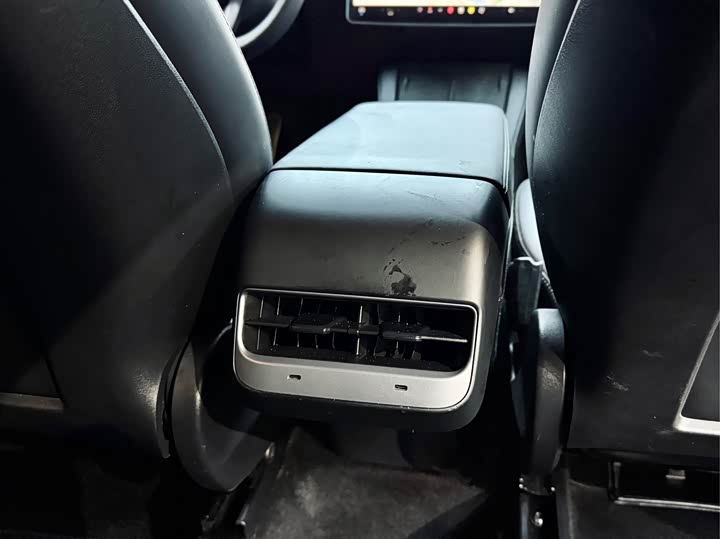 Фото 17 - Tesla Model Y