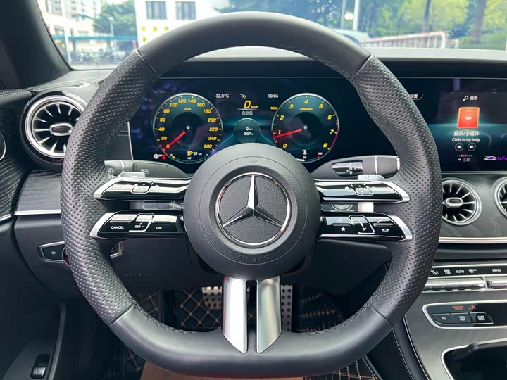 Фото 12 - Mercedes-Benz E-Class