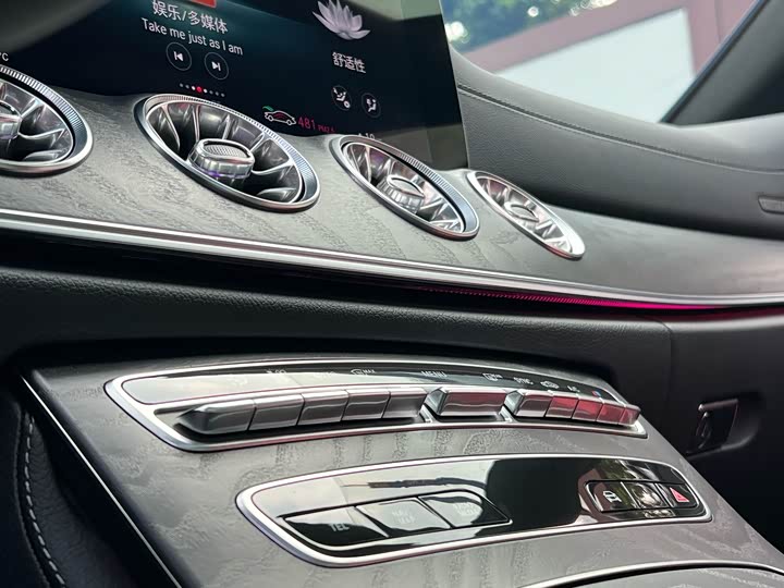 Фото 19 - Mercedes-Benz E-Class