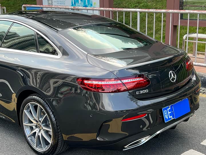 Фото 20 - Mercedes-Benz E-Class