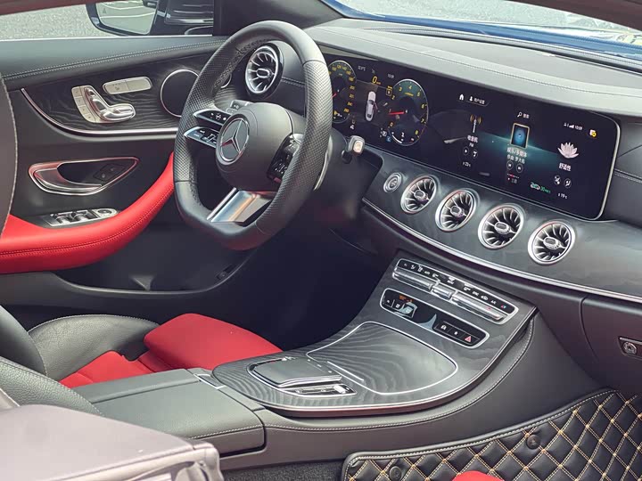 Фото 3 - Mercedes-Benz E-Class