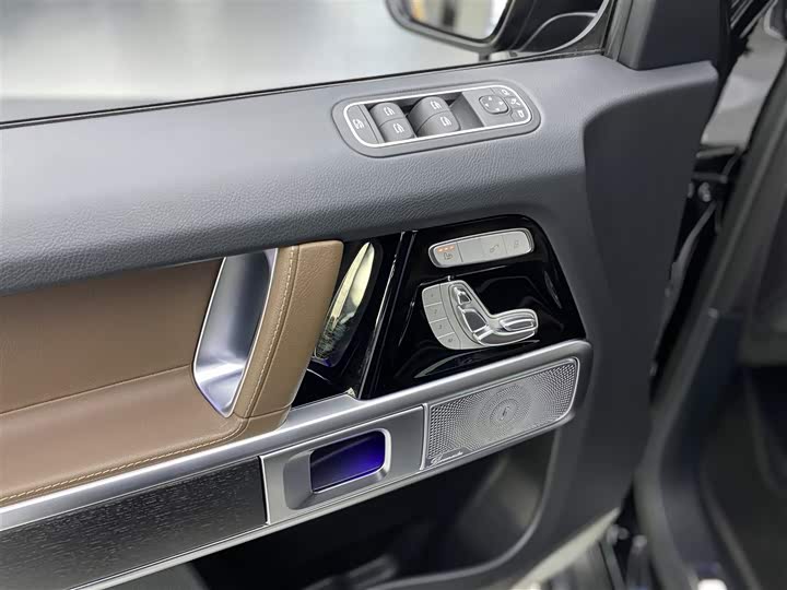 Фото 23 - Mercedes-Benz G-Class