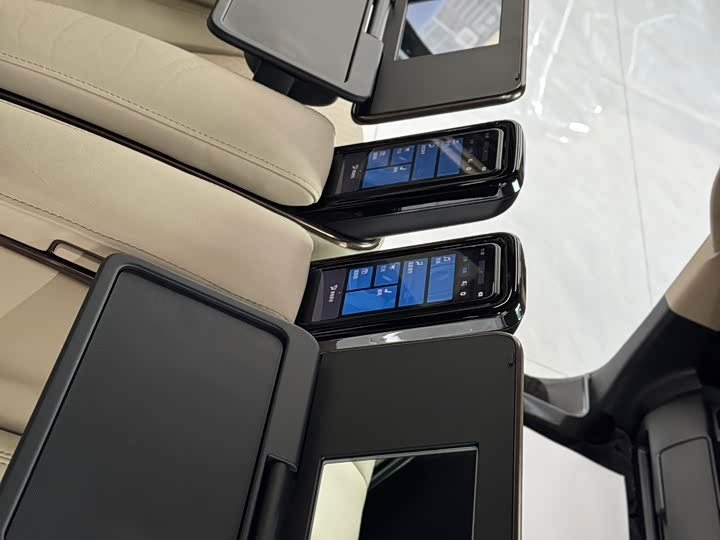 Фото 11 - Toyota Vellfire