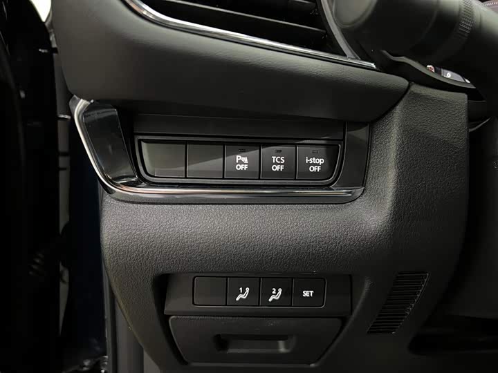 Фото 10 - Mazda CX-30