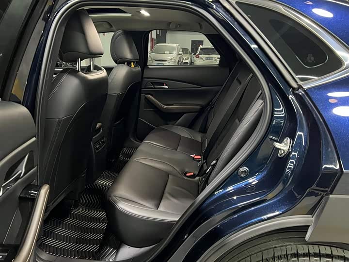 Фото 12 - Mazda CX-30