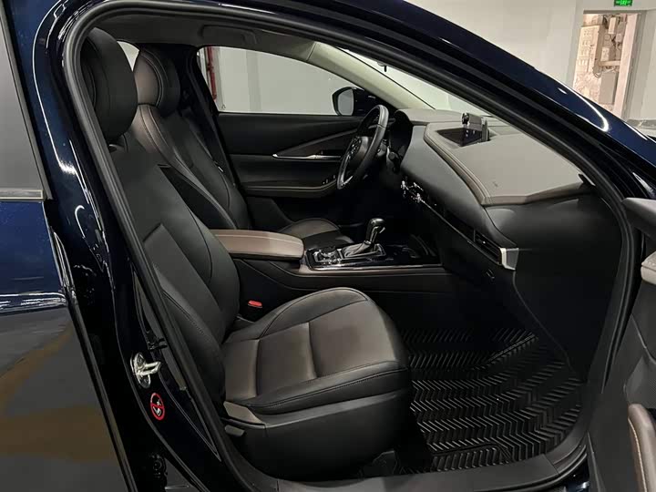 Фото 19 - Mazda CX-30