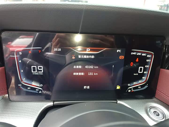 Фото 12 - Hongqi H5