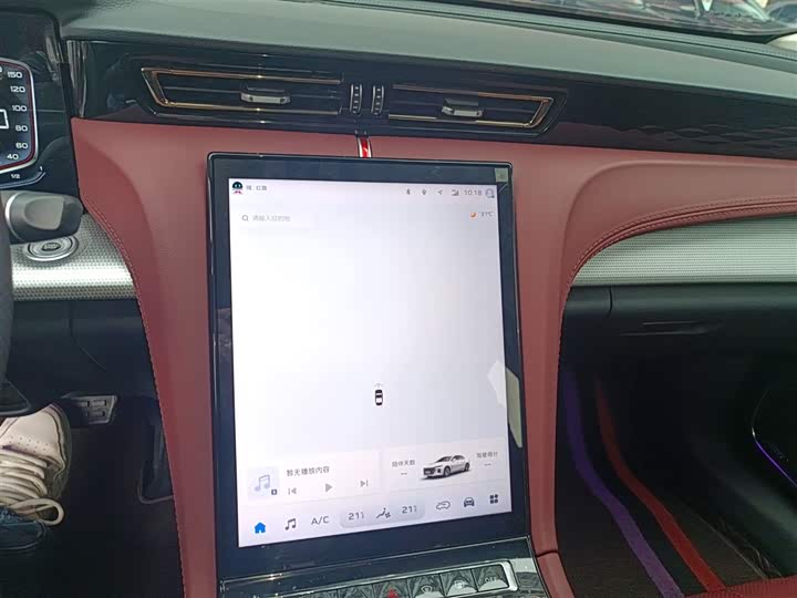 Фото 13 - Hongqi H5