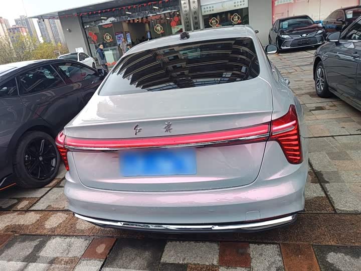 Фото 6 - Hongqi H5