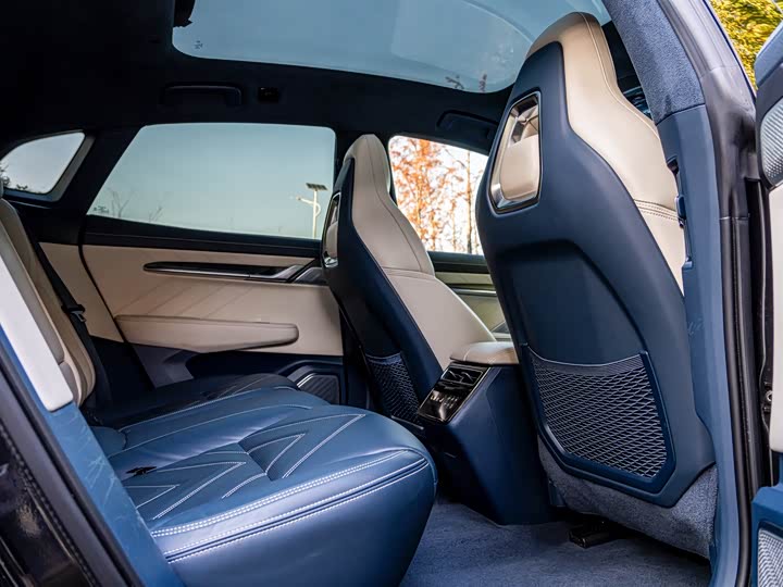 Фото 10 - Zeekr 001