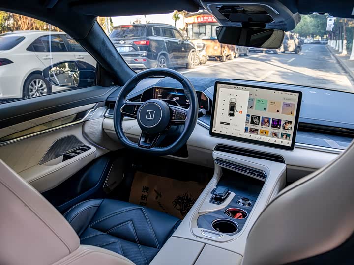 Фото 13 - Zeekr 001