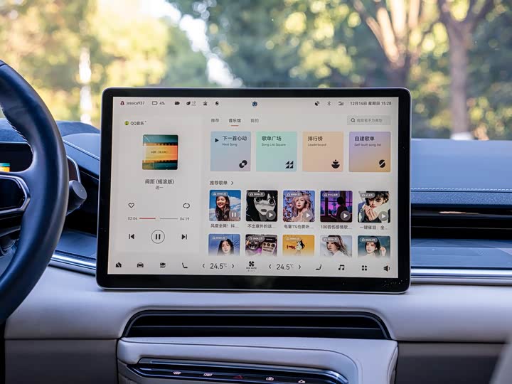 Фото 15 - Zeekr 001