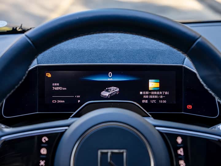 Фото 16 - Zeekr 001