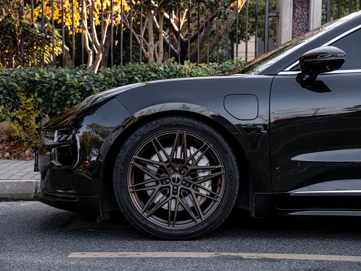 Фото 3 - Zeekr 001