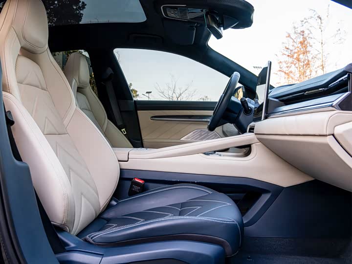 Фото 6 - Zeekr 001