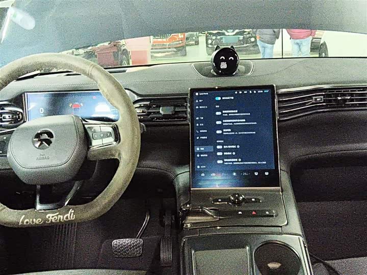 Фото 10 - Nio EC6