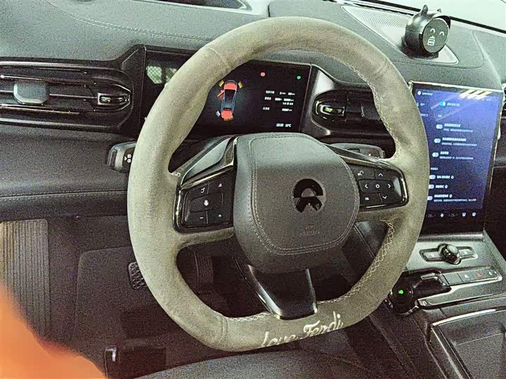 Фото 11 - Nio EC6