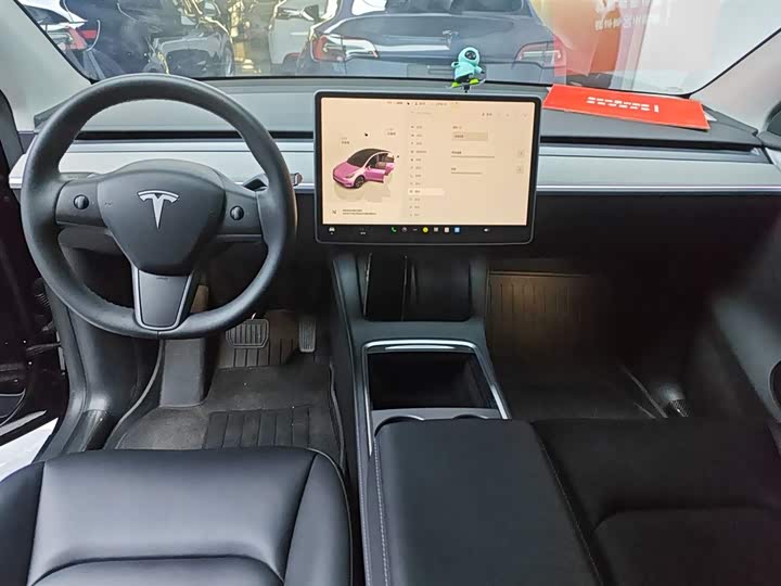 Фото 13 - Tesla Model Y