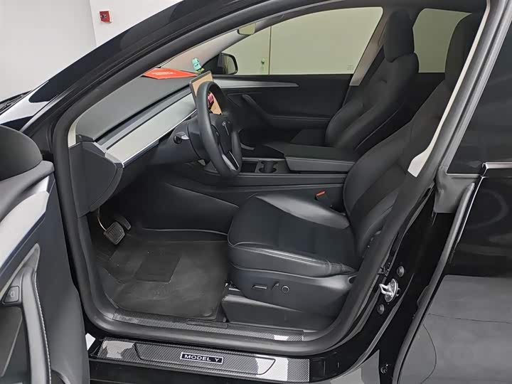 Фото 15 - Tesla Model Y