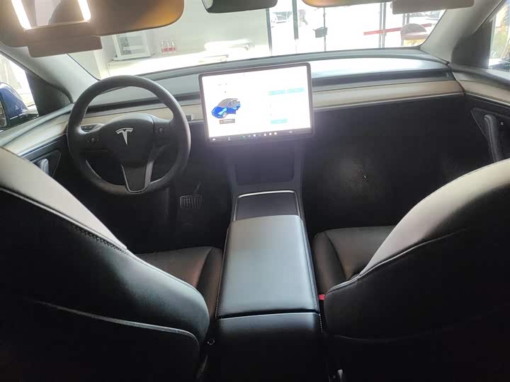 Фото 10 - Tesla Model Y