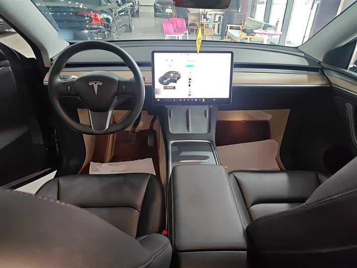 Фото 10 - Tesla Model Y