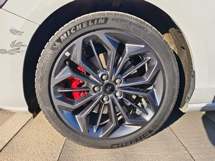 Фото 16 - Ford Focus