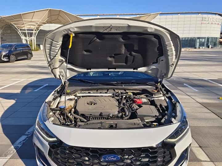 Фото 19 - Ford Focus