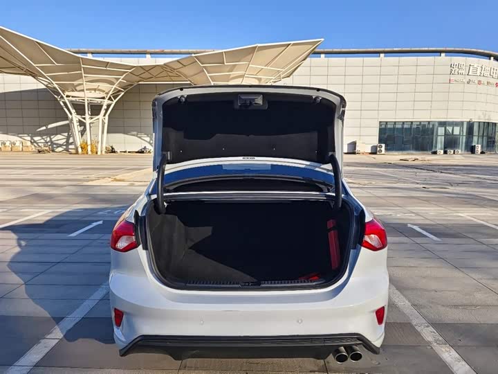 Фото 20 - Ford Focus