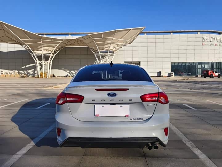 Фото 25 - Ford Focus