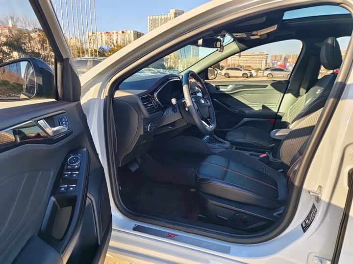 Фото 6 - Ford Focus