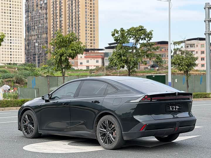 Фото 12 - Changan Deepal SL03