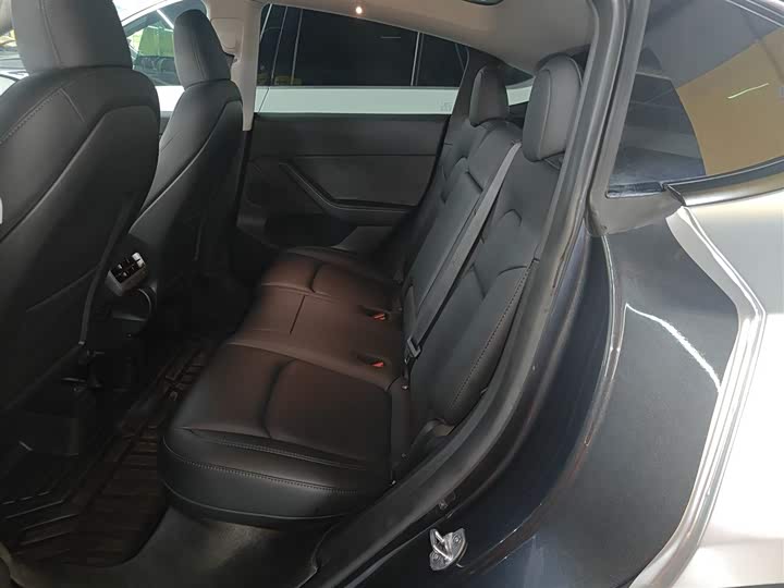 Фото 17 - Tesla Model Y