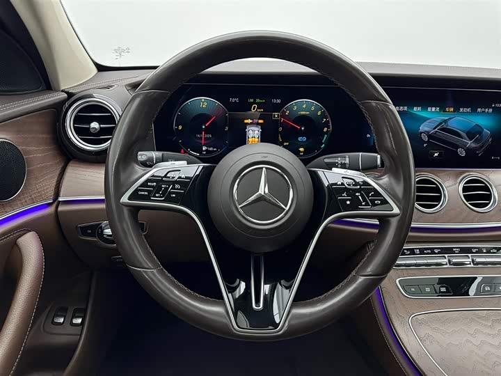 Фото 9 - Mercedes-Benz E-Class Hybrid