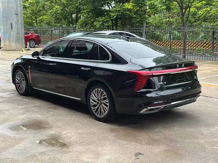 Фото 9 - Hongqi H5