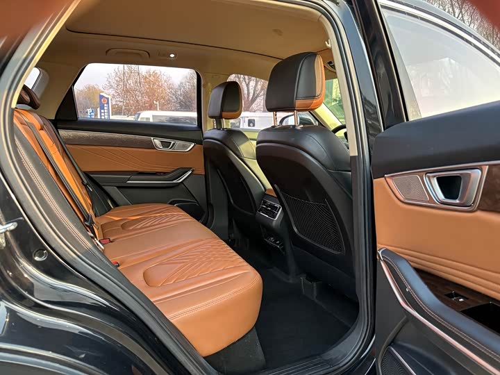 Фото 12 - Bestune T99