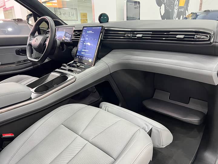 Фото 17 - Nio ES8