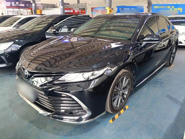 Фото 1 - Toyota Camry