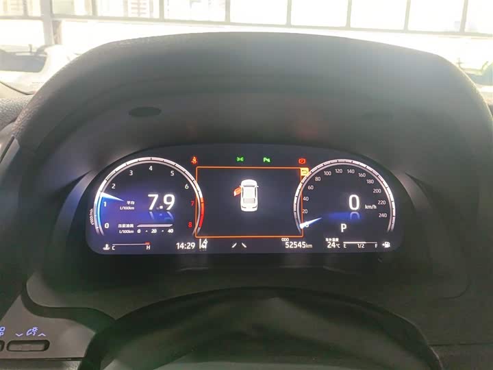 Фото 12 - Toyota Camry