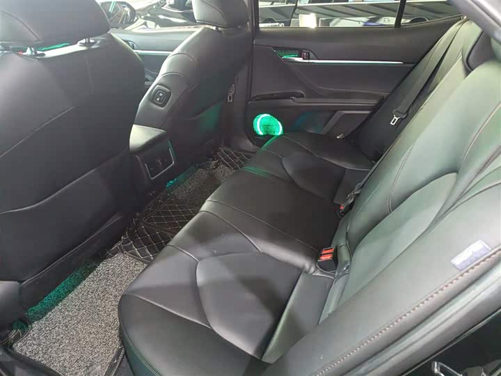 Фото 17 - Toyota Camry