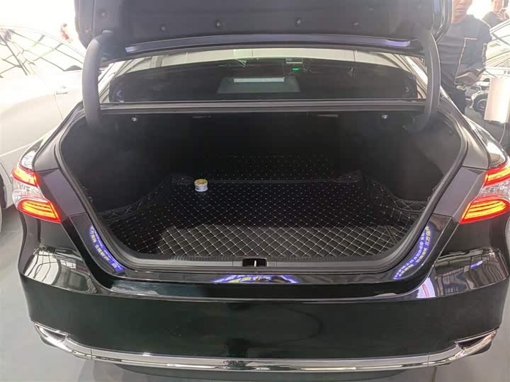 Фото 19 - Toyota Camry