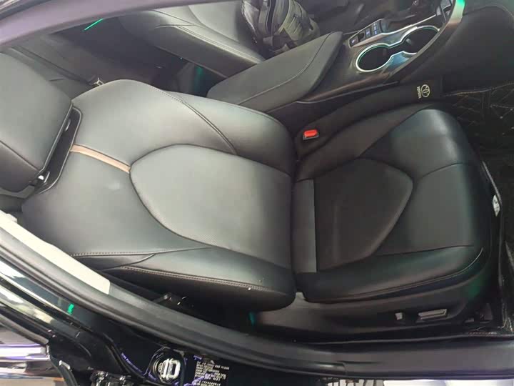 Фото 25 - Toyota Camry