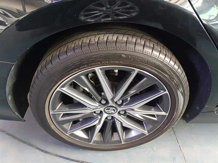 Фото 26 - Toyota Camry