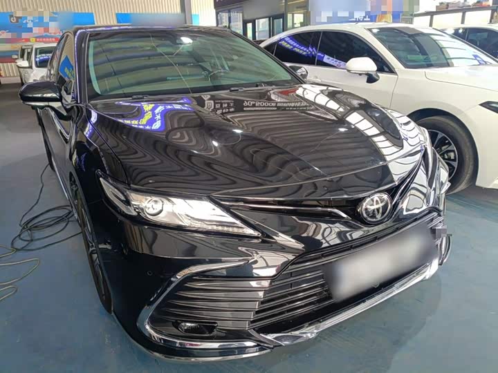 Фото 4 - Toyota Camry
