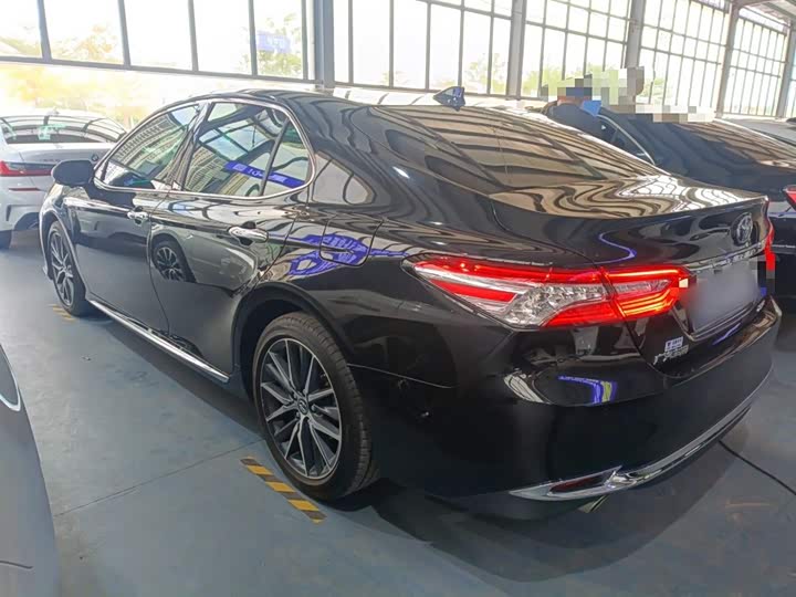 Фото 5 - Toyota Camry