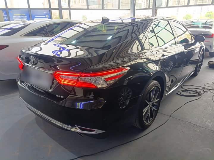 Фото 7 - Toyota Camry